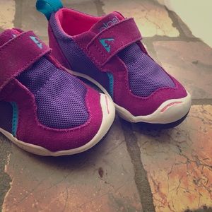 Plae toddler shoes sz 5.5